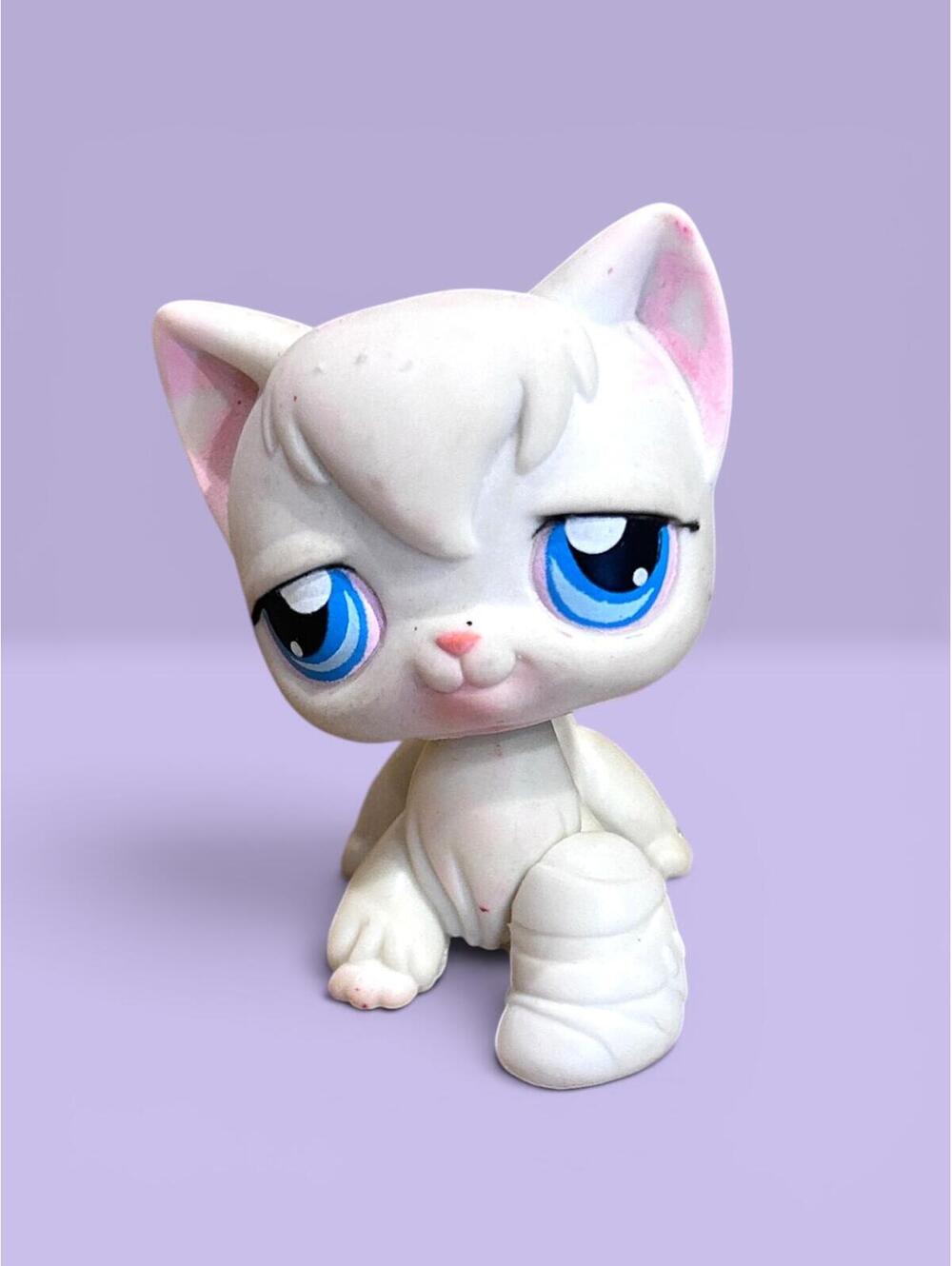 Littlest Pet Shop LPS Angora Cat #9 with Cast Accessory